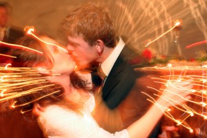 bride and groom kiss, zoom explosion Christmas wedding calvary baptist church oroville, ca